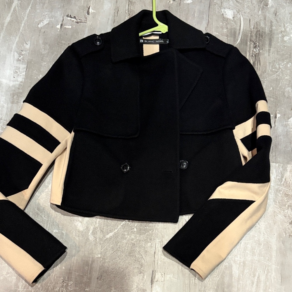 BLANC NOIR Black & Beige Cropped Stripe Sleeve Jacket